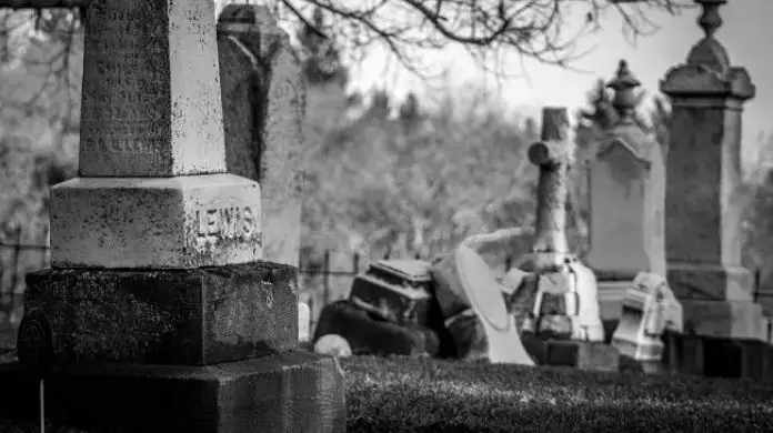 Odprawa pośmiertna - cmentarz
