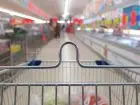 Branża FMCG - wózek zakupowy w przykładowym markecie