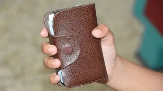 Kaletnik - dłoń trzymająca portfel