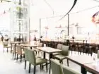 Restauracja, a w niej puste stoły