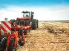Technik agrobiznesu - traktor na polu