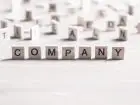 Napis company ułożony z klocków