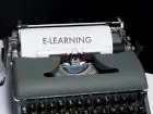 stara maszyna do pisania i kartka z napisem e-learning