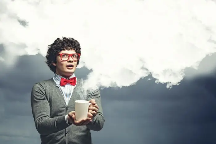 Geniusz w pracy -mężczyzna w okularach, symbolizujący geniusza