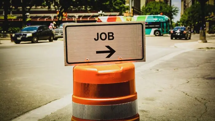 Drogowskaz z napisem "job"