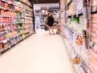 Biedronka otwarta w niedzielę - symboliczne zdjęcie wnętrza przykładowego supermarketu