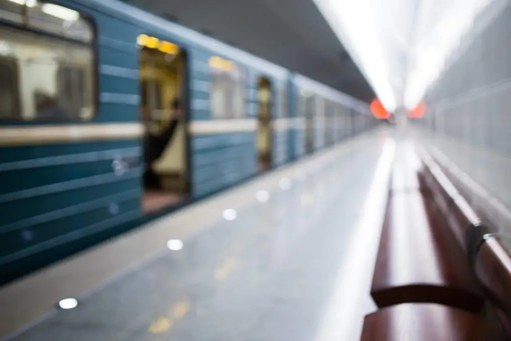 PKP - tanie bilety - pociąg na stacji