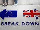 Brexit a wyjazd do Anglii - strzałki z flagą UE i Anglii