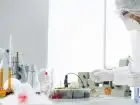 Kontrola sanepidu - pracownicy w laboratorium