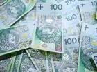 Stos polskich banknotów 100 zł