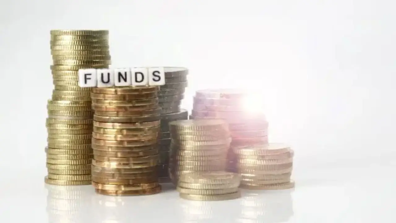 Fundusz Kościelny - stosy monet z podpisem funds