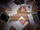 Osoby pracujęce przy stole, przeglądające dokumentację na tle napisu employment