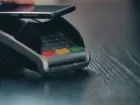 Zbliżenie na płatność telefonem