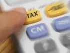 Podatek dochodowy - kalkulator z przyciskiem "tax"