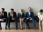 Kandydaci do pracy czekający na rozmowę