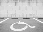 Ubezpieczenie rentowe - zdjęcie miejsca parkingowego dla osób z niepełnosprawnościami