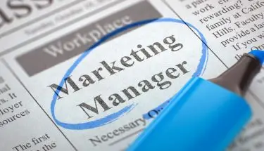 Marketing manager - napis w gazecie