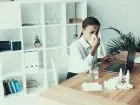 przeziębiony-pracownik