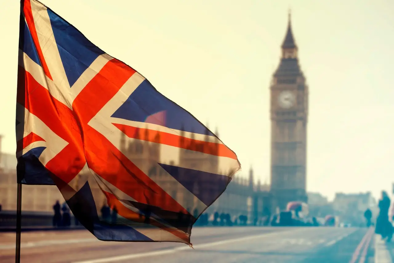 fala-zwolnień-w-uk