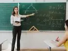 Nauczycielka przy tablicy