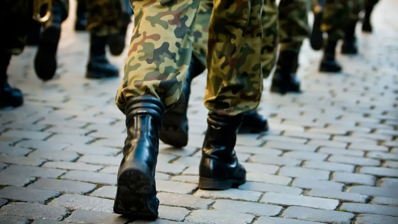 Zbliżenie na buty żołnierza