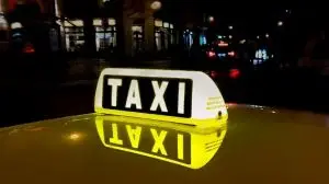 Jak zostać taksówkarzem? Dowiedz się, jakie warunki trzeba spełnić