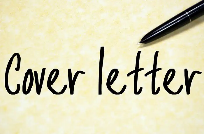 Cover letter - kartka z odręcznym napisem cover letter