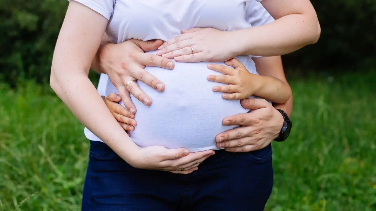 Opieka nad żoną po porodzie - kobieta w ciąży