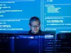 Web developer - programiasta w dziale web developmentu tworzy stronę internetową
