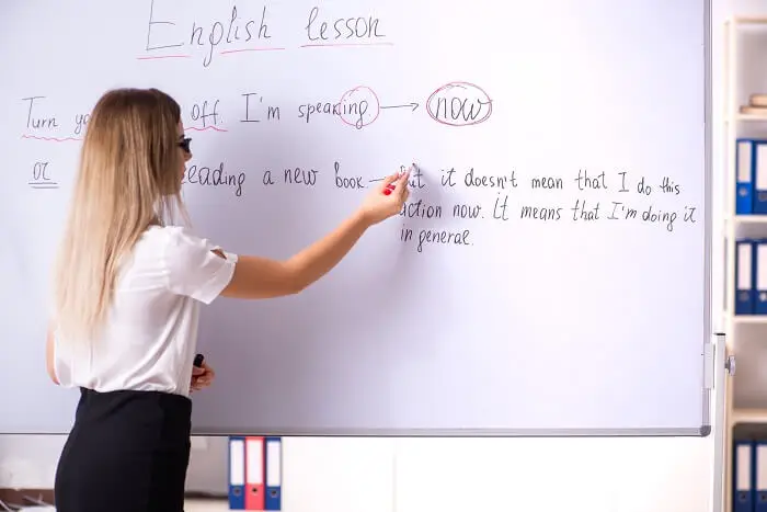 Jak zostać lektorem angielskiego - lektor angielskiego w pracy w szkole językowej