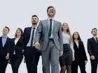 Najwięksi pracodawcy w Łodzi - ludzie elegancko ubrani w trakcie wspólnego pochodu