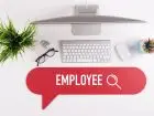Najwięksi pracodawcy w Olsztynie - komputer na białym biurku i napis employee