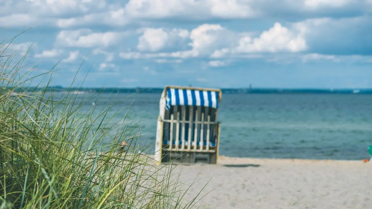 Praca Kołobrzeg - przykładowa plaża