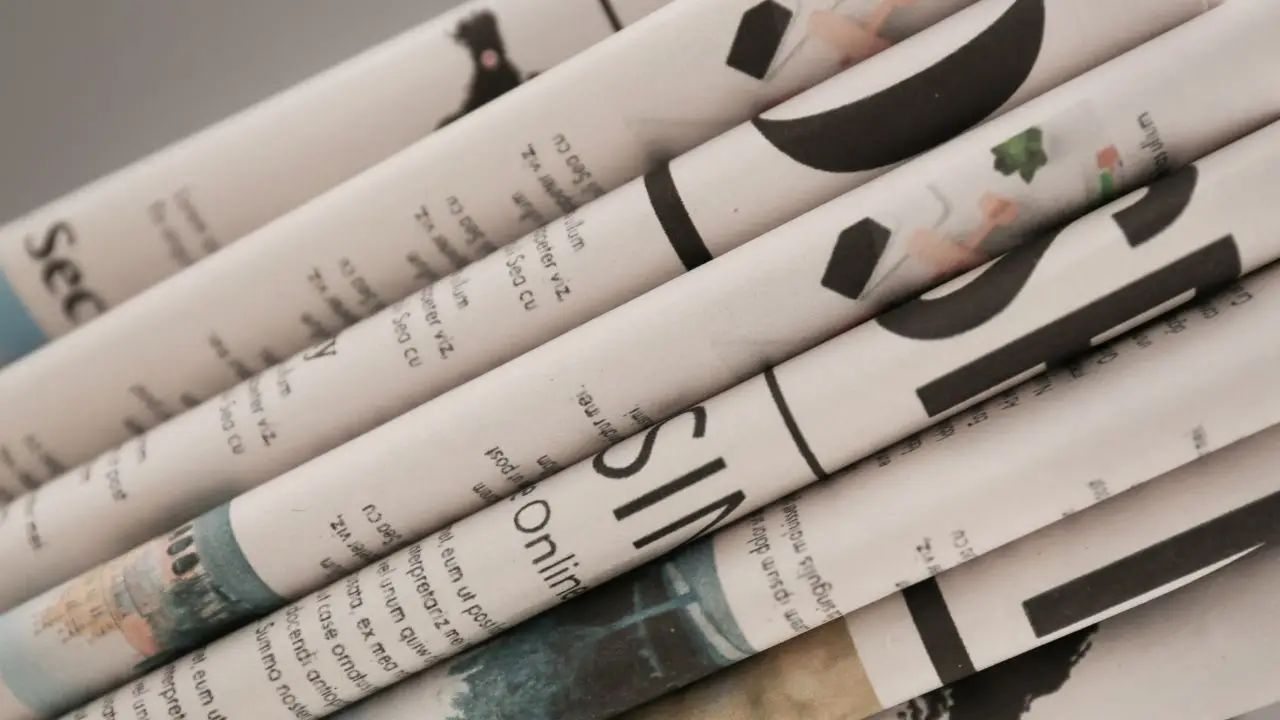 Praca Ruch - gazety złożone w rulony