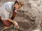 Archeologia - co robić po studiach - archeolog w trakcie prac wykopaliskowych