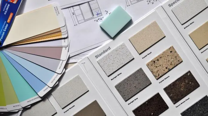 architektura-wnetrz-co-robic-po-studiach - paleta barw ułożona na stole