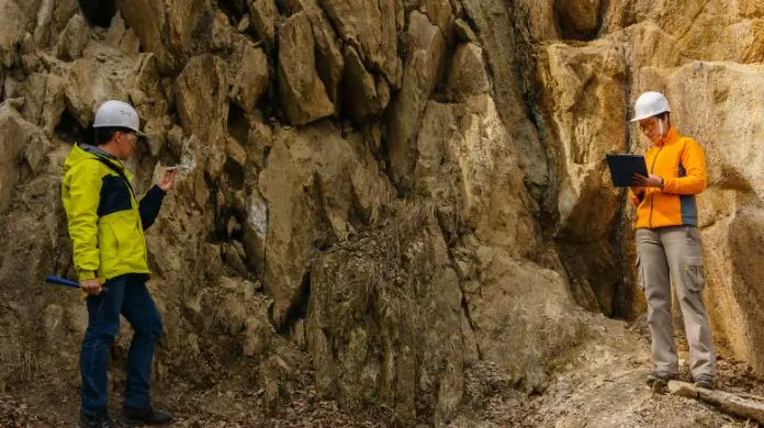 Geologia - co robić po studiach? - Poradnik GoWork.pl