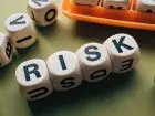 Jakie może być ryzyko - risk napis ułożony z kostek