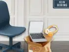 Zwolnienia w General Motors - krzesło i laptop w kartonie