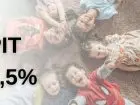 Napis "PIT, 1,5%" na tle szczęśliwych dzieci