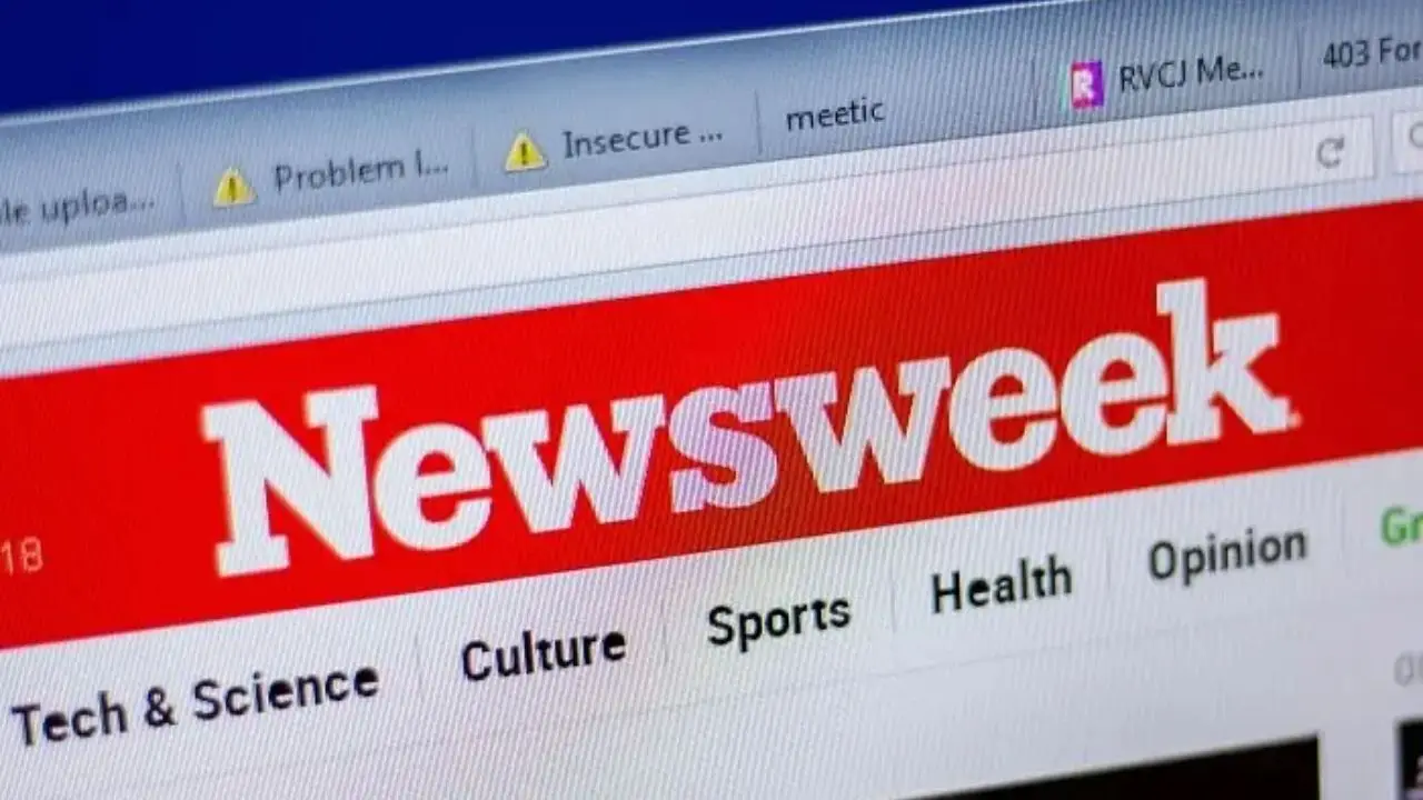 Newsweek napis na ekranie komputera