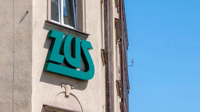 Spór zbiorowy w ZUS - logo ZUS na budynku