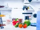 Bezpieczeństwo żywności - co robić po studiach - laboratorium, warzywa pod mikroskopem