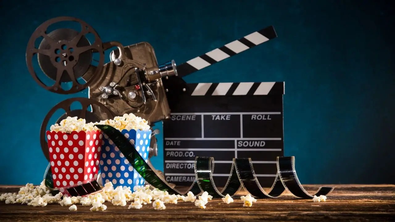Filmoznawstwo - popcorn i artefakty filmowe