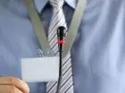 Mobbing w RMF FM - symboliczne zdjęcie przedstawiające pracownika mówiącego do mikrofonu