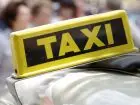 Protest taksówkarzy - znak taxi na pojeździe