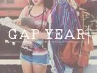 Gap year - napis na tle dwóch kobiet