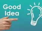 Metoda SMART - napis good idea i wskazanie palcem na symbol żarówki na niebieskim tle