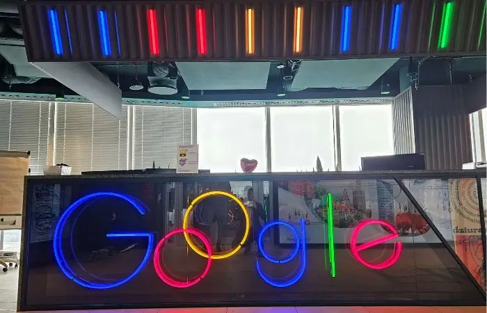 Logo Google w biurze w Warszawie