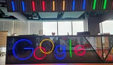 Logo Google znajdujące się w warszawskim biurze
